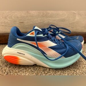 Diadora Atomp Star- women’s size 9, only 25 miles on them!  Great condition!